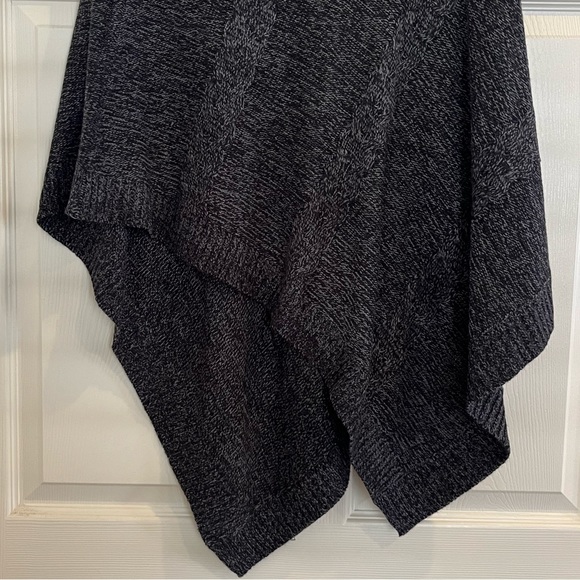 KAREN SCOTT poncho sweater - Picture 3 of 7